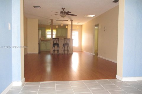 Condo in Stuart, Florida, 2 bedrooms  № 2004131 - photo 8