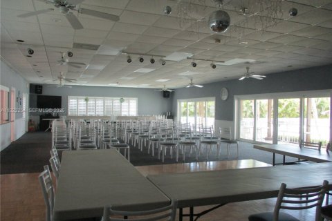 Condo in Stuart, Florida, 2 bedrooms  № 2004131 - photo 27