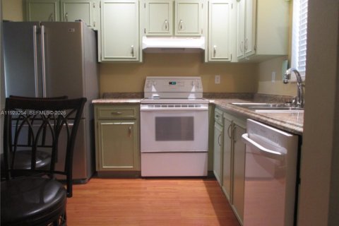 Condo in Stuart, Florida, 2 bedrooms  № 2004131 - photo 4