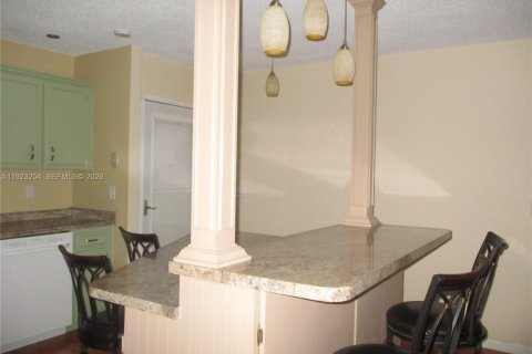 Condo in Stuart, Florida, 2 bedrooms  № 2004131 - photo 7