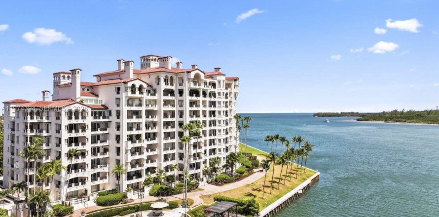 Кондоминиум с 3 спальнями в Майами-Бич, Флорида № 2058974