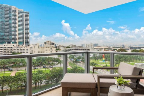 Condo in Miami Beach, Florida, 3 bedrooms  № 2022972 - photo 23