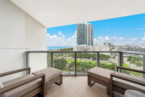 Condo in Miami Beach, Florida, 3 bedrooms  № 2022972 - photo 2