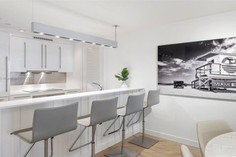 Condo in Miami Beach, Florida, 3 bedrooms  № 2022972 - photo 10
