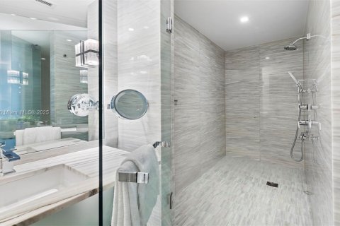 Condo in Miami Beach, Florida, 3 bedrooms  № 2022972 - photo 30