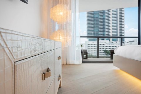 Condo in Miami Beach, Florida, 3 bedrooms  № 2022972 - photo 17
