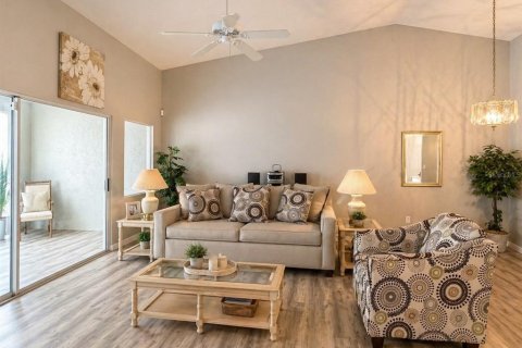 Copropriété à louer à Sun City Center, Floride: 2 chambres, 145.3 m2 № 2123563 - photo 5