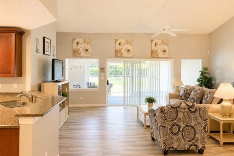 Copropriété à louer à Sun City Center, Floride: 2 chambres, 145.3 m2 № 2123563 - photo 11