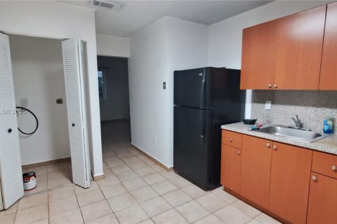 Casa en alquiler en Miami, Florida, 2 dormitorios, 340.58 m2 № 1951201 - foto 6