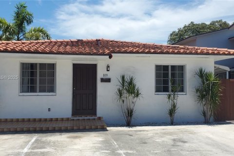 Casa en alquiler en Miami, Florida, 2 dormitorios, 340.58 m2 № 1951201 - foto 1