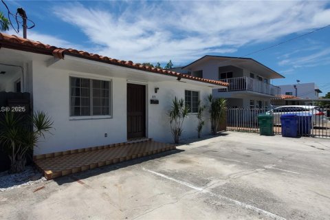 Casa en alquiler en Miami, Florida, 2 dormitorios, 340.58 m2 № 1951201 - foto 3