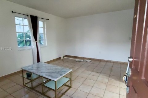 Casa en alquiler en Miami, Florida, 2 dormitorios, 340.58 m2 № 1951201 - foto 8
