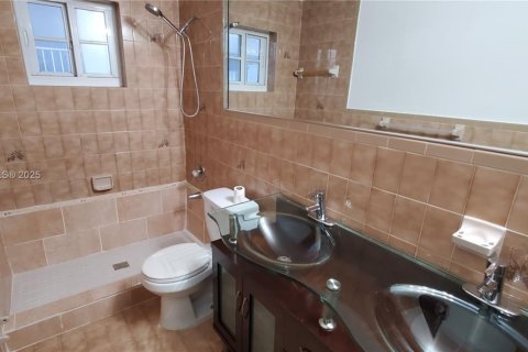 Casa en alquiler en Miami, Florida, 2 dormitorios, 340.58 m2 № 1951201 - foto 7