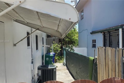 Casa en alquiler en Miami, Florida, 2 dormitorios, 340.58 m2 № 1951201 - foto 5