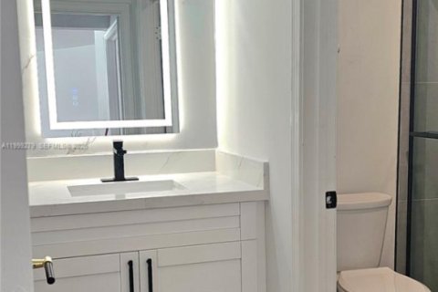 House in Pembroke Pines, Florida 4 bedrooms, 251.67 sq.m. № 2064054 - photo 15