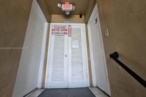 Immobilier commercial à vendre à Miami, Floride: 410.72 m2 № 2282880 - photo 11
