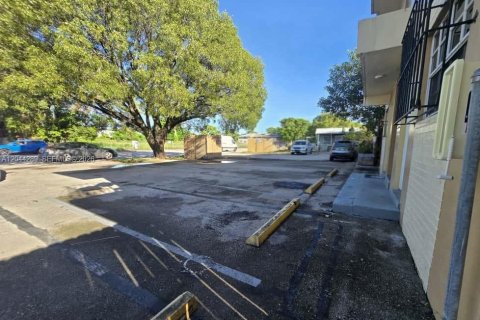 Immobilier commercial à vendre à Miami, Floride: 410.72 m2 № 2282880 - photo 6