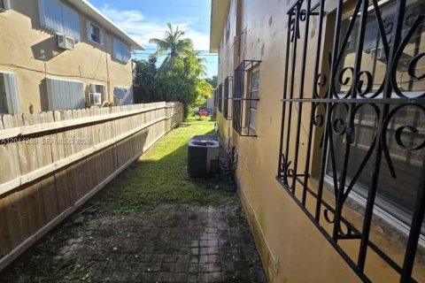 Immobilier commercial à vendre à Miami, Floride: 410.72 m2 № 2282880 - photo 13
