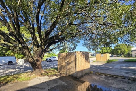 Immobilier commercial à vendre à Miami, Floride: 410.72 m2 № 2282880 - photo 5