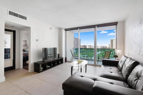 Condo in Hollywood, Florida, 1 bedroom  № 2243874 - photo 5