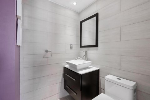 Condo in Hollywood, Florida, 1 bedroom  № 2243874 - photo 17