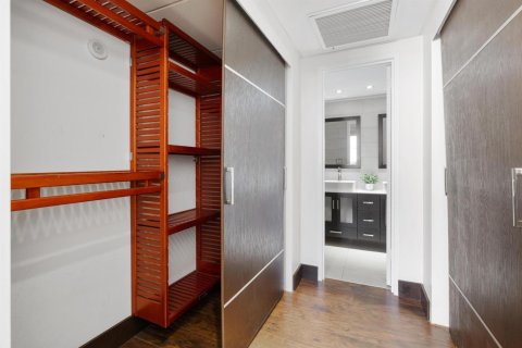 Condo in Hollywood, Florida, 1 bedroom  № 2243874 - photo 16
