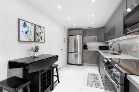 Condo in Hollywood, Florida, 1 bedroom  № 2243874 - photo 6