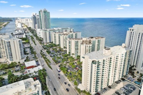Condo in Hollywood, Florida, 1 bedroom  № 2243874 - photo 14