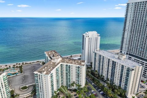 Condo in Hollywood, Florida, 1 bedroom  № 2243874 - photo 19