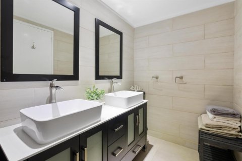 Condo in Hollywood, Florida, 1 bedroom  № 2243874 - photo 13