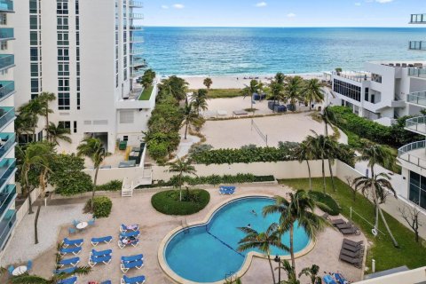 Condo in Hollywood, Florida, 1 bedroom  № 2243874 - photo 3
