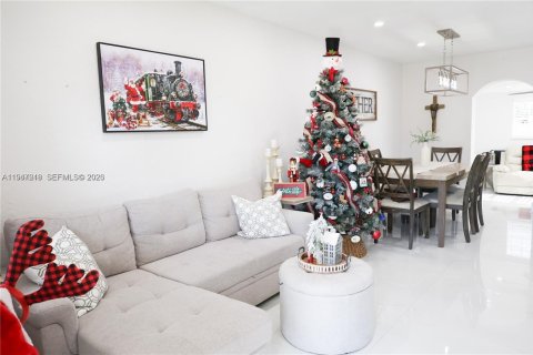 Casa en alquiler en Miami, Florida, 3 dormitorios, 129.32 m2 № 2003311 - foto 6