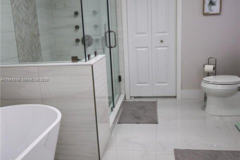 Casa en alquiler en Miami, Florida, 3 dormitorios, 129.32 m2 № 2003311 - foto 16