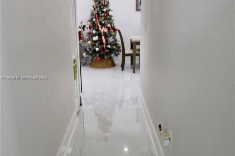 Casa en alquiler en Miami, Florida, 3 dormitorios, 129.32 m2 № 2003311 - foto 28