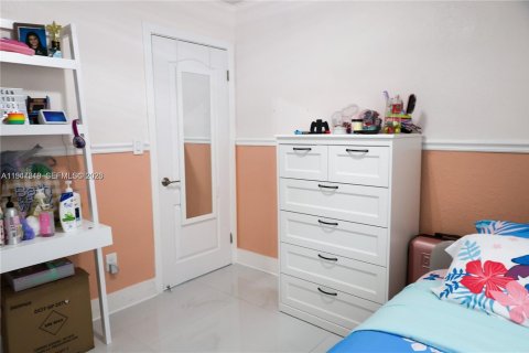 Casa en alquiler en Miami, Florida, 3 dormitorios, 129.32 m2 № 2003311 - foto 25