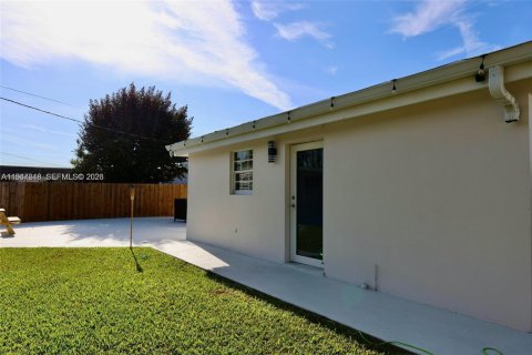 Casa en alquiler en Miami, Florida, 3 dormitorios, 129.32 m2 № 2003311 - foto 29