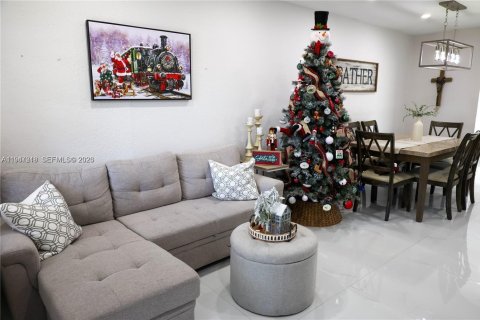 Casa en alquiler en Miami, Florida, 3 dormitorios, 129.32 m2 № 2003311 - foto 5