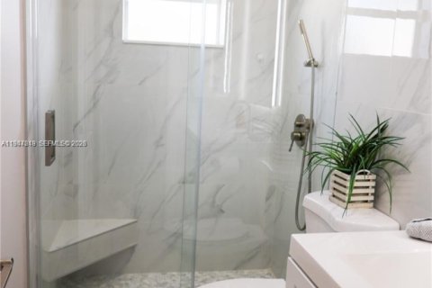 Casa en alquiler en Miami, Florida, 3 dormitorios, 129.32 m2 № 2003311 - foto 26