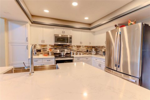 House in Palm Harbor, Florida 4 bedrooms, 211.45 sq.m. № 2208985 - photo 18