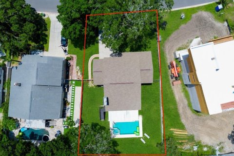 House in Palm Harbor, Florida 4 bedrooms, 211.45 sq.m. № 2208985 - photo 13
