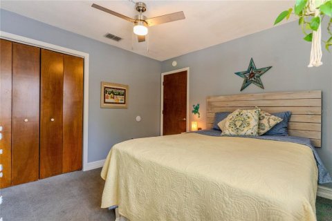 House in Palm Harbor, Florida 4 bedrooms, 211.45 sq.m. № 2208985 - photo 29