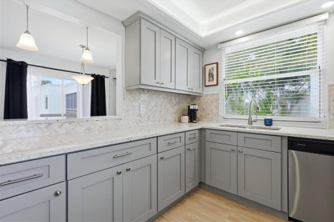 Copropriété à vendre à Sarasota, Floride: 2 chambres, 134.15 m2 № 2406625 - photo 16