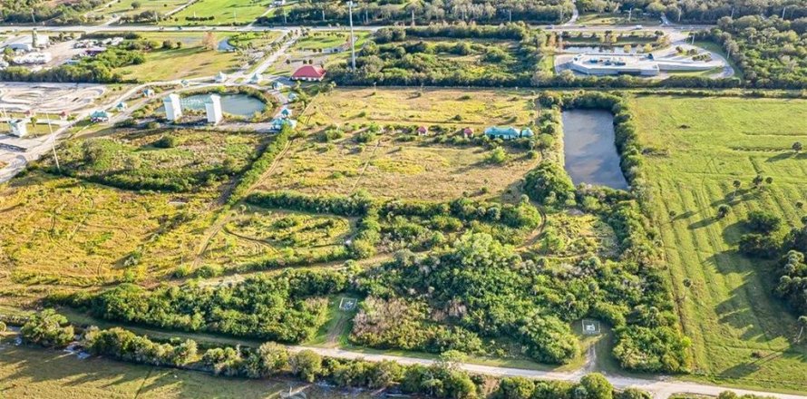 Land in Fellsmere, Florida № 666908