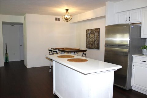 Condo in Tampa, Florida, 2 bedrooms  № 1774856 - photo 9