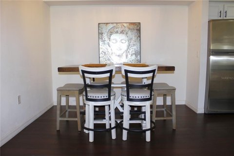 Condo in Tampa, Florida, 2 bedrooms  № 1774856 - photo 11