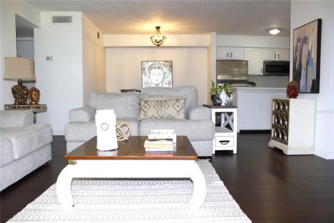 Condo in Tampa, Florida, 2 bedrooms  № 1774856 - photo 19