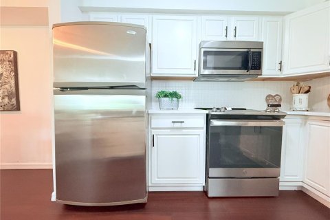 Condo in Tampa, Florida, 2 bedrooms  № 1774856 - photo 7