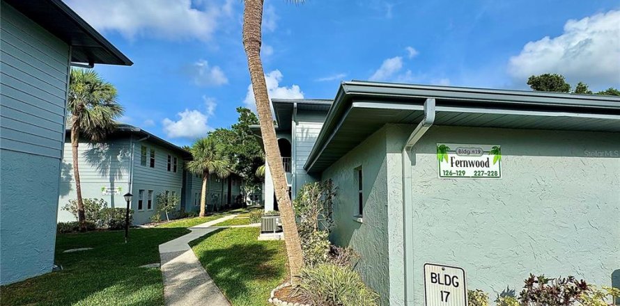 Condo in Pinellas Park, Florida, 2 bedrooms № 1745313