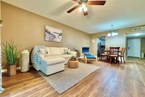 Condo in Pinellas Park, Florida, 2 bedrooms  № 1745313 - photo 13