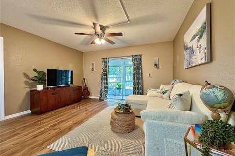 Condo in Pinellas Park, Florida, 2 bedrooms  № 1745313 - photo 4
